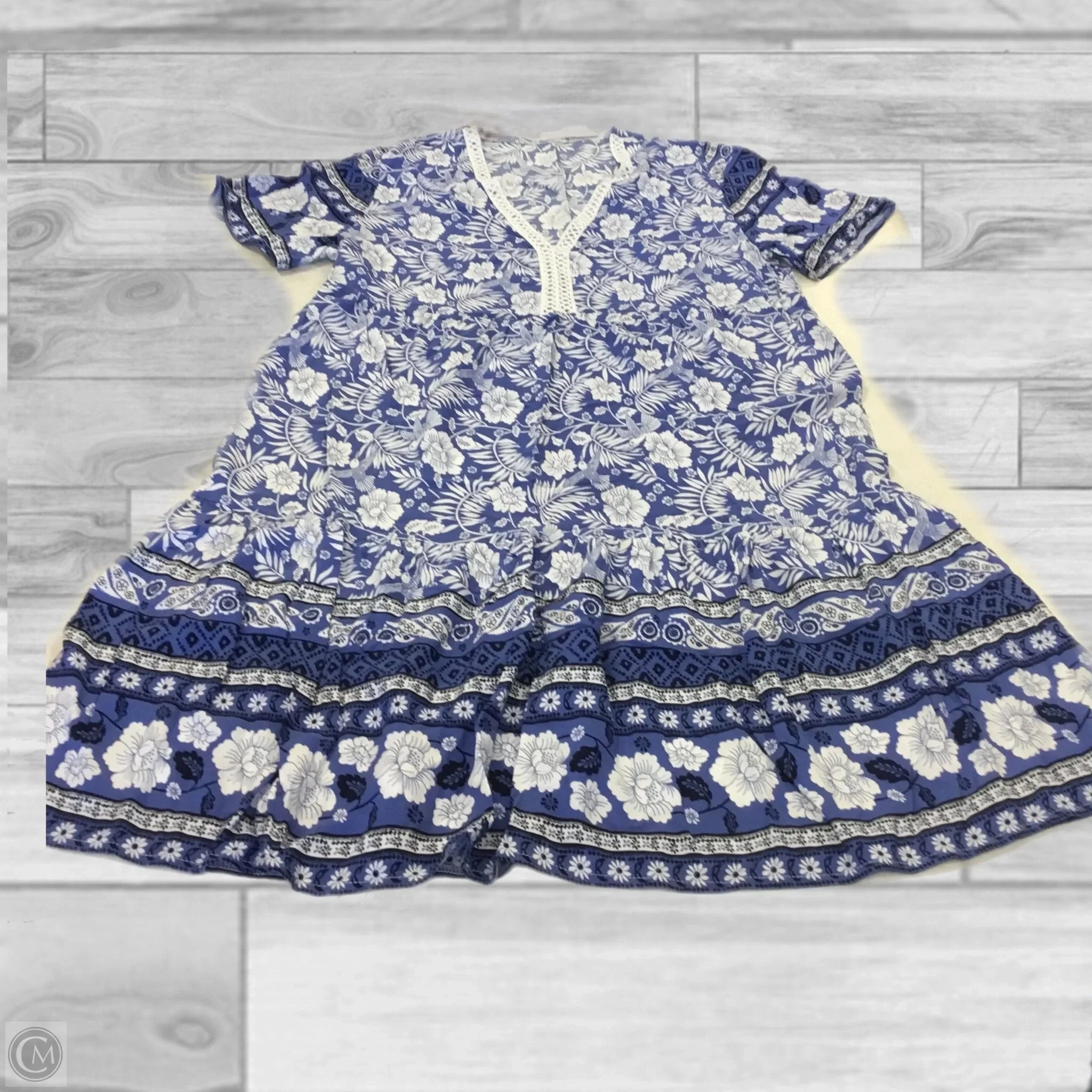 Dress Casual Short By Clothes Mentor In Blue & White, Size: L