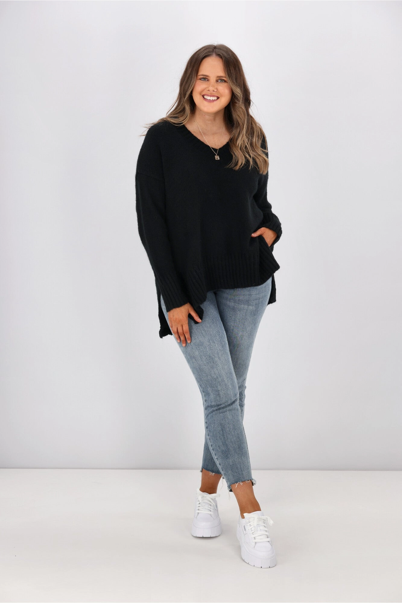 New U Collection Camila V Neck Knit Black