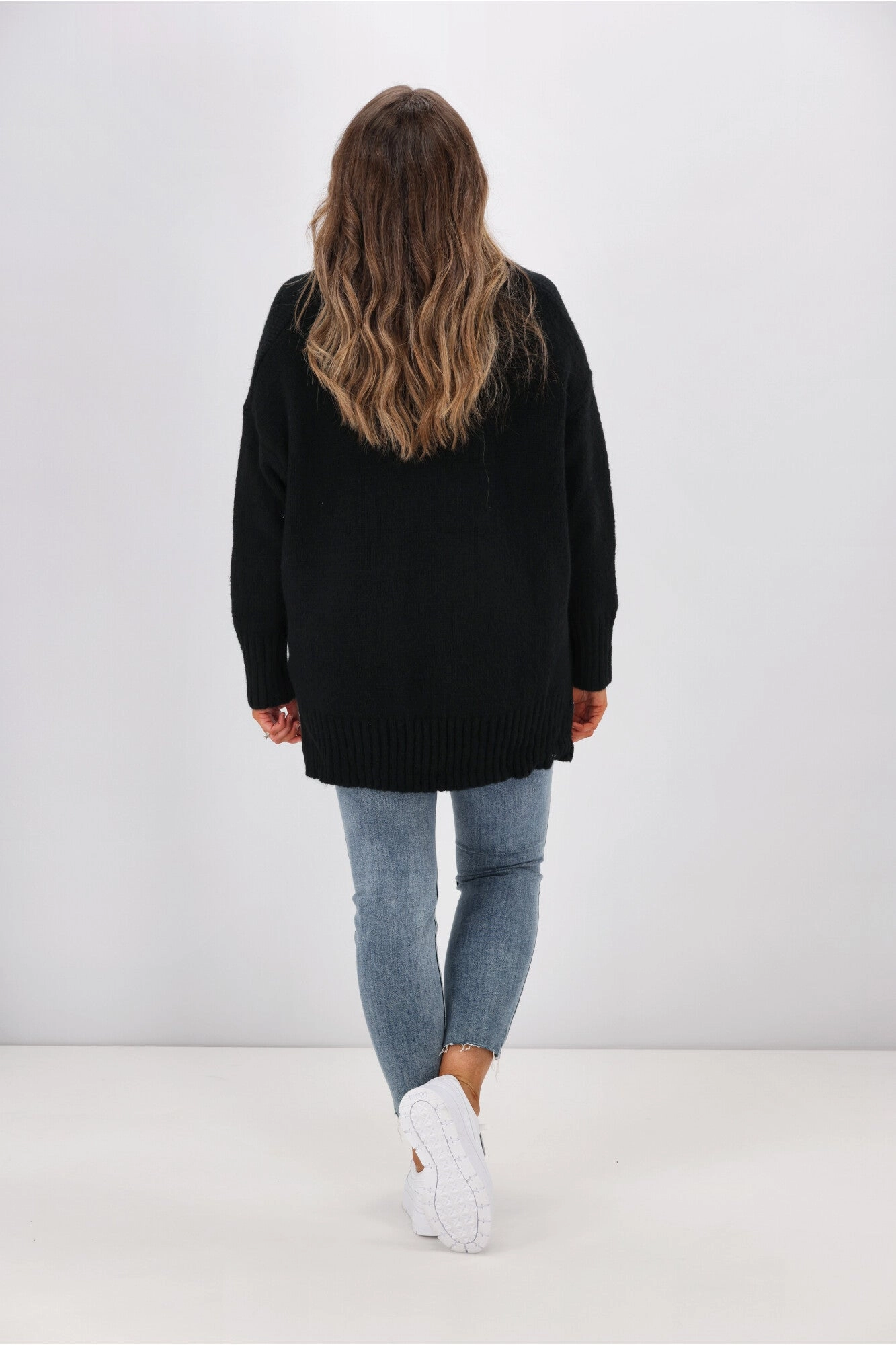 New U Collection Camila V Neck Knit Black