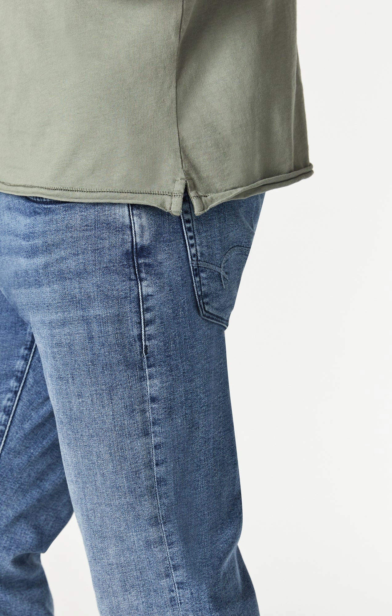 RAW EDGE NECK T-SHIRT IN AGAVE GREEN