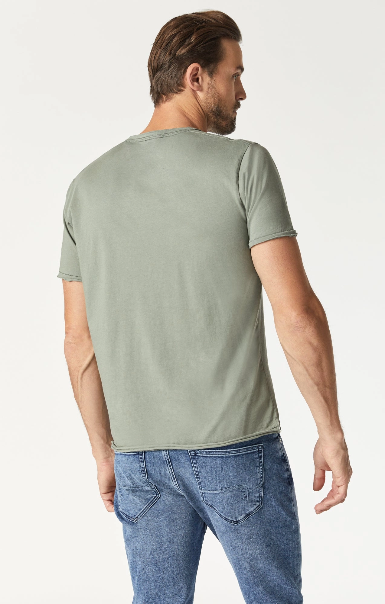 RAW EDGE NECK T-SHIRT IN AGAVE GREEN
