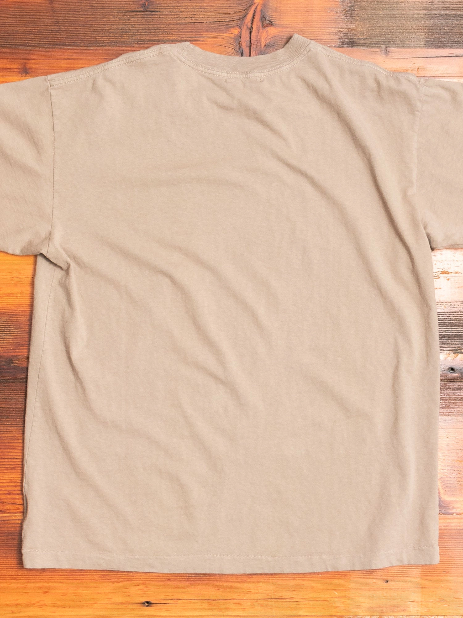 University T-Shirt in Dust