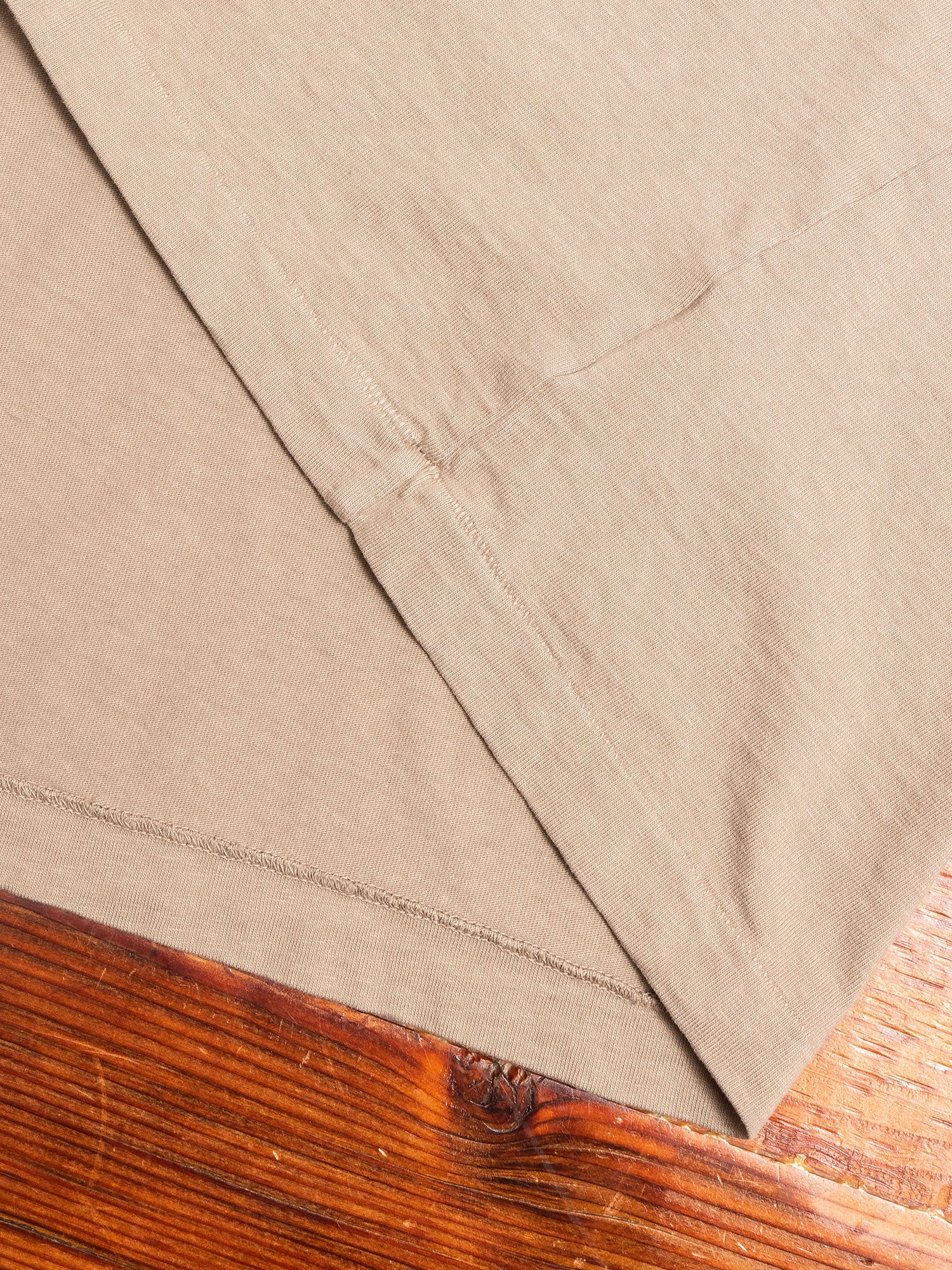 University T-Shirt in Dust