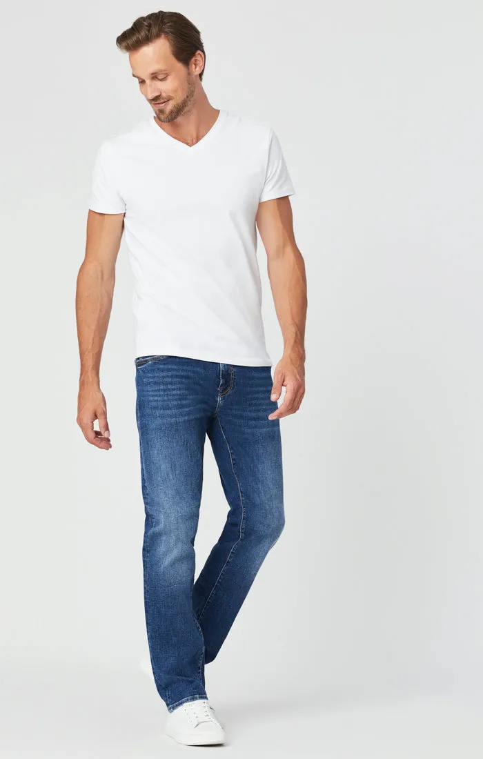 ZACH STRAIGHT LEG JEANS IN MID BLUE ORGANIC MOVE