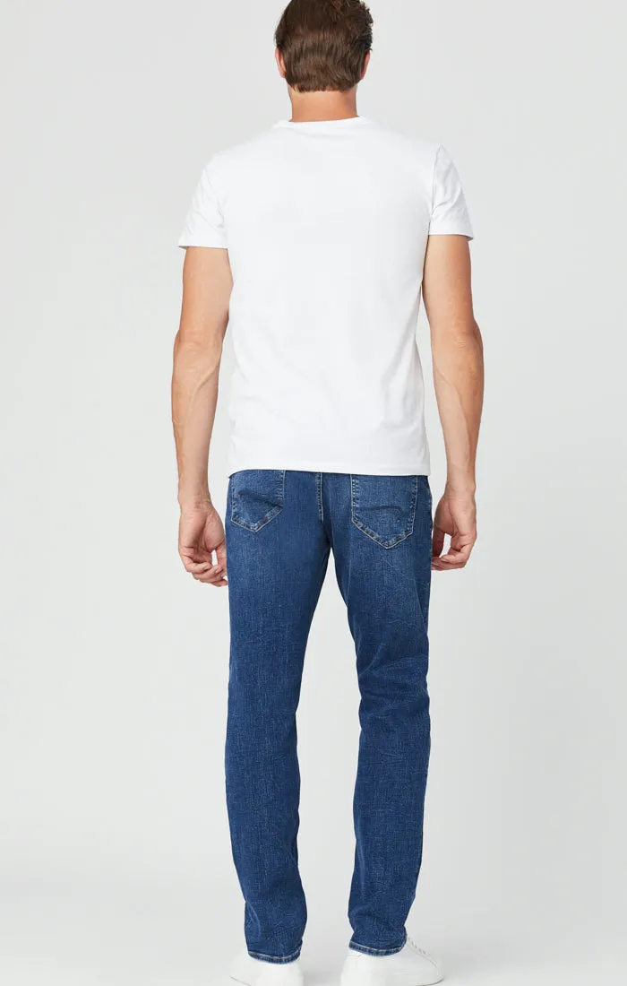 ZACH STRAIGHT LEG JEANS IN MID BLUE ORGANIC MOVE